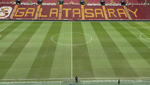 Galatasaray stadyum zeminini yeniliyor! Hedef maç belli oldu