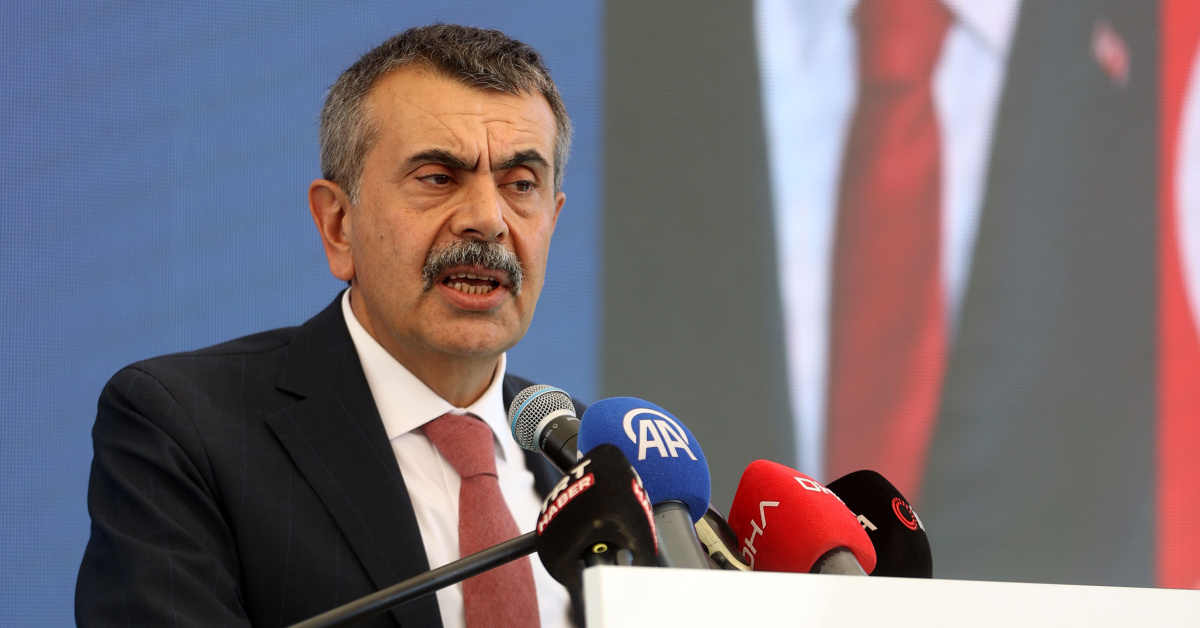 Bakan Tekin'den öğretmenlere önlük şartıyla ilgili açıklama