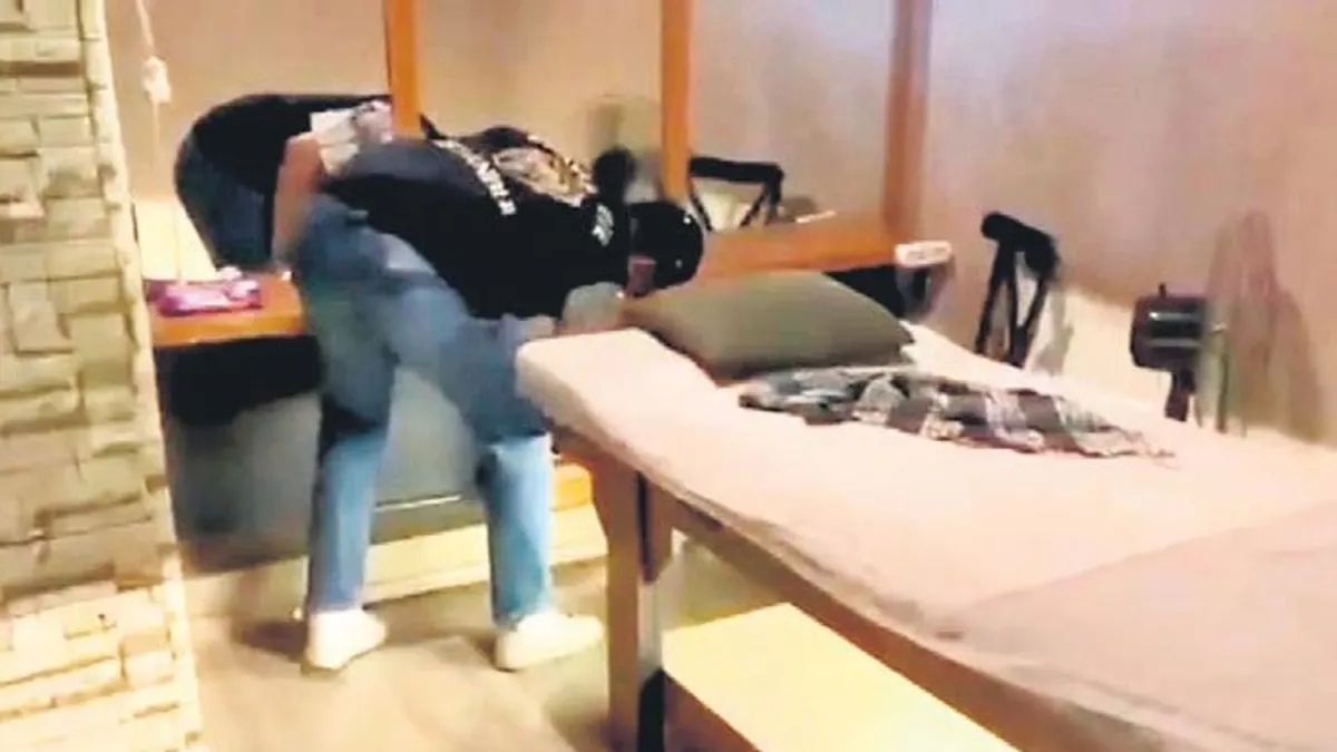 Masaj salonlarına fuhuş baskını: 31 gözaltı