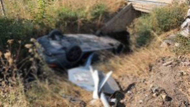 Sulama kanalına devrilen otomobildeki 2 kişi hayatını kaybetti