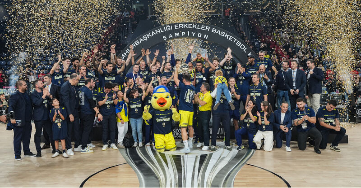 Fenerbahçe Tarfin, şampiyonluk kupasını aldı!