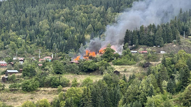 Kastamonu'da köy yangını: 4 eve sıçradı