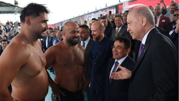 Cumhurbaşkanı Erdoğan, yağlı güreş ödül törenine katıldı