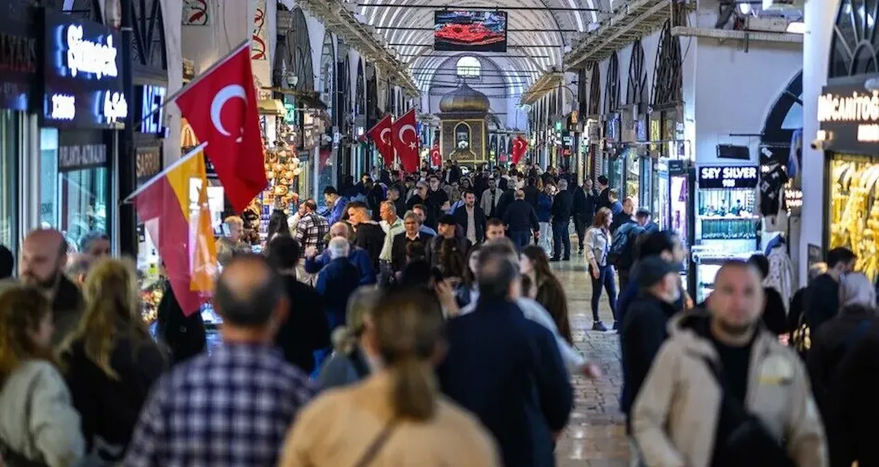 Kapalıçarşı'da akıl almaz soygun! Kasaya tencere tava koyup milyonlarla kaçtı
