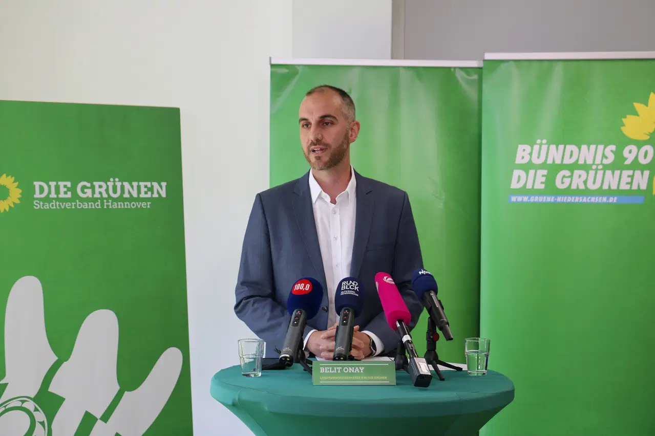Türk kökenli Belit Onay Hannover’de ikinci kez belediye başkanı seçildi
