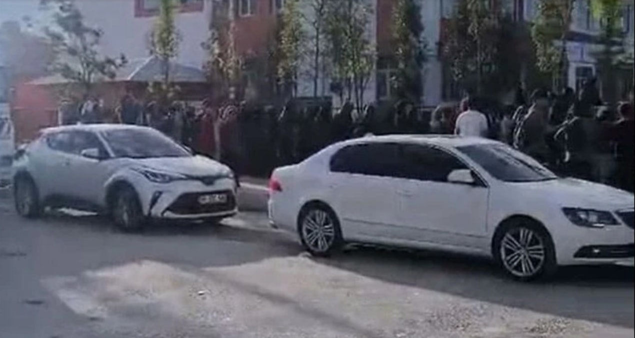 Van'da korku dolu dakikalar! Kız öğrenci okula pompalı tüfekle geldi