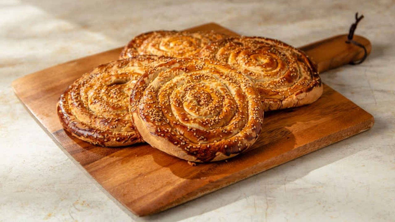 Pastaneden almaya son! Evde tel tel ayrılan tahinli çörek tarifi