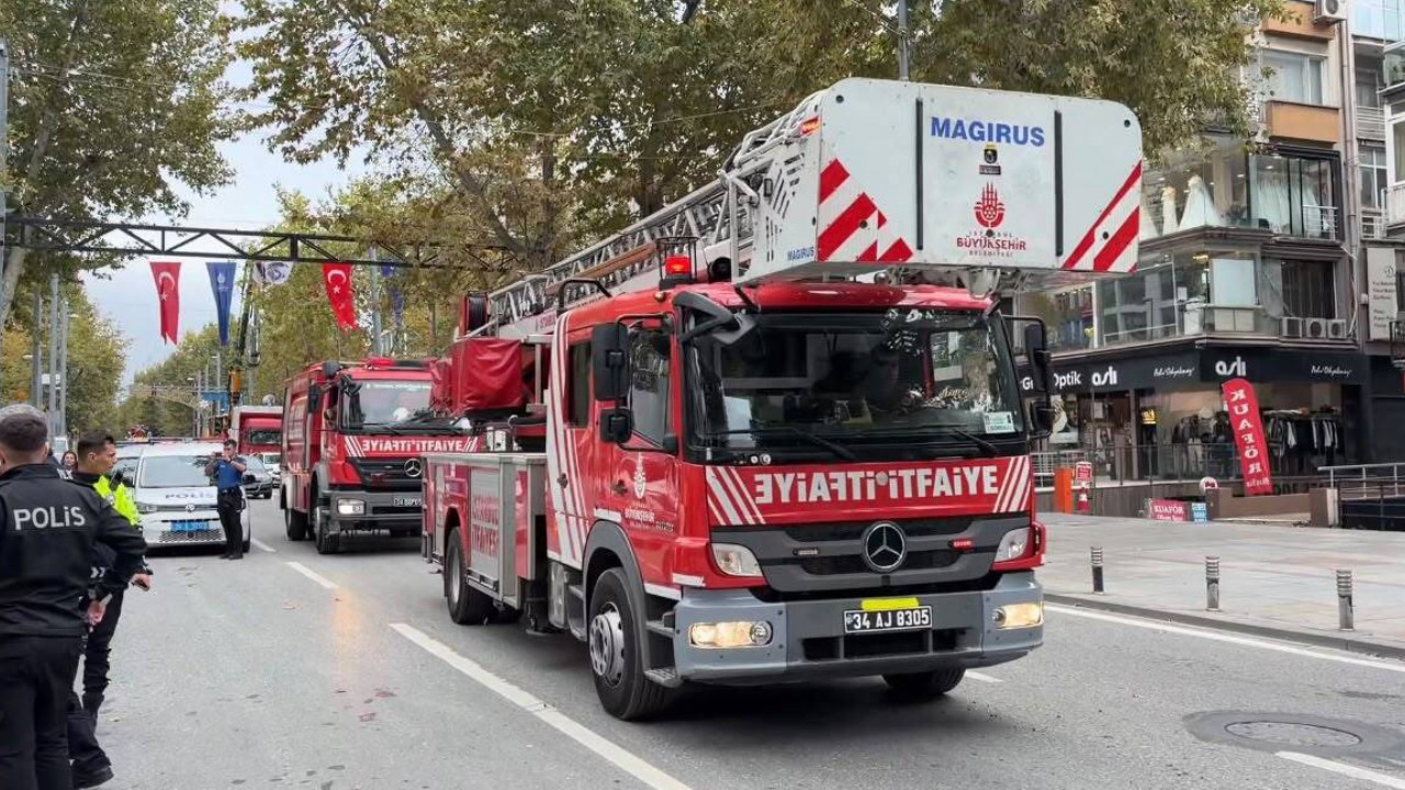 Bağdat Caddesi'nde 2 kişi kaldırımda yürürken hastanelik gerçekleşti