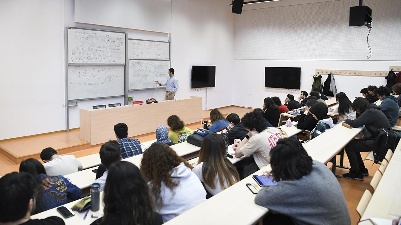 ÖSYM sonuçları duyurdu: Özel üniversitelerde on binlerce kontenjan boş kaldı
