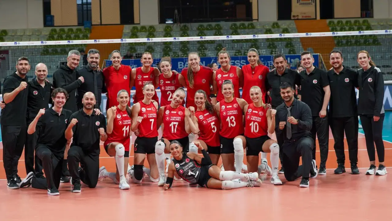 Türk Hava Yolları, Manisa Büyükşehir Belediyespor'a set vermedi!