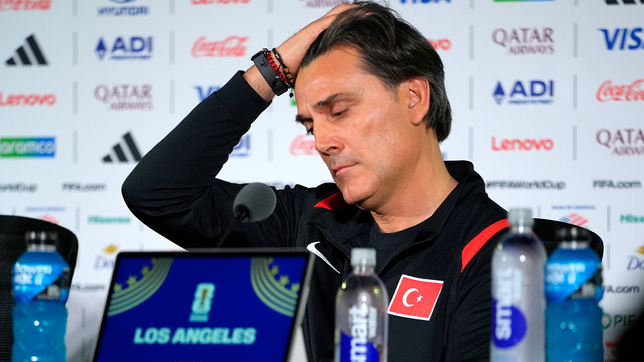 Son dakika | Milli maçta tribünler yıkıldı: Montella istifa