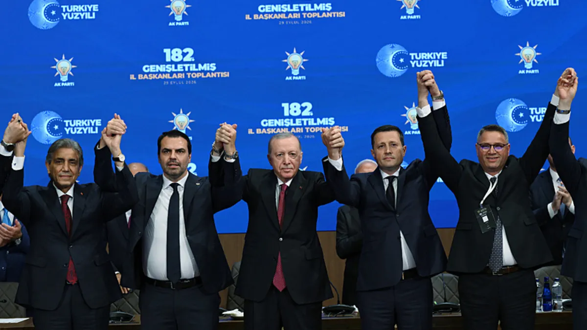 SON DAKİKA | AK Parti'ye son katılımlar! Rozetlerini bizzat Başkan Erdoğan taktı