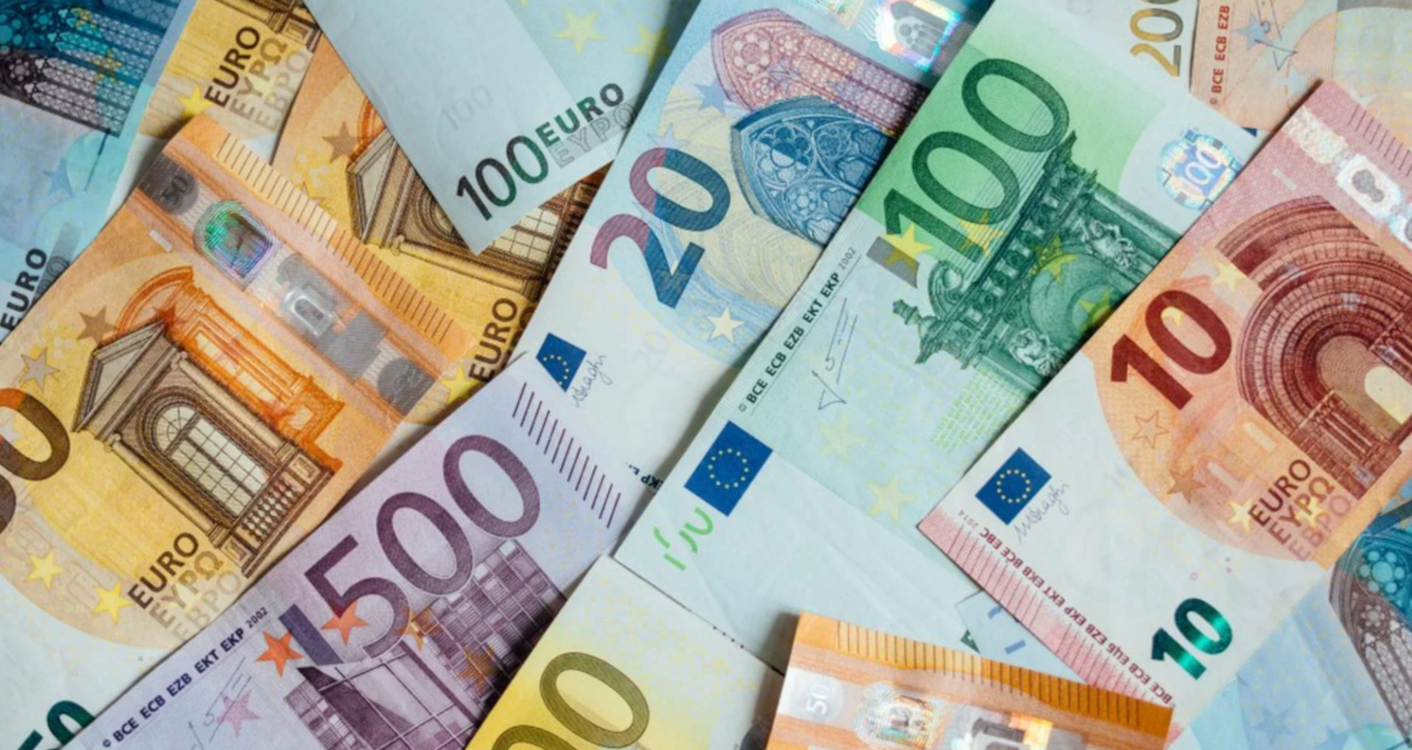 Euro, dolar karşısında eriyor! 2,5 yılın dibini gördü