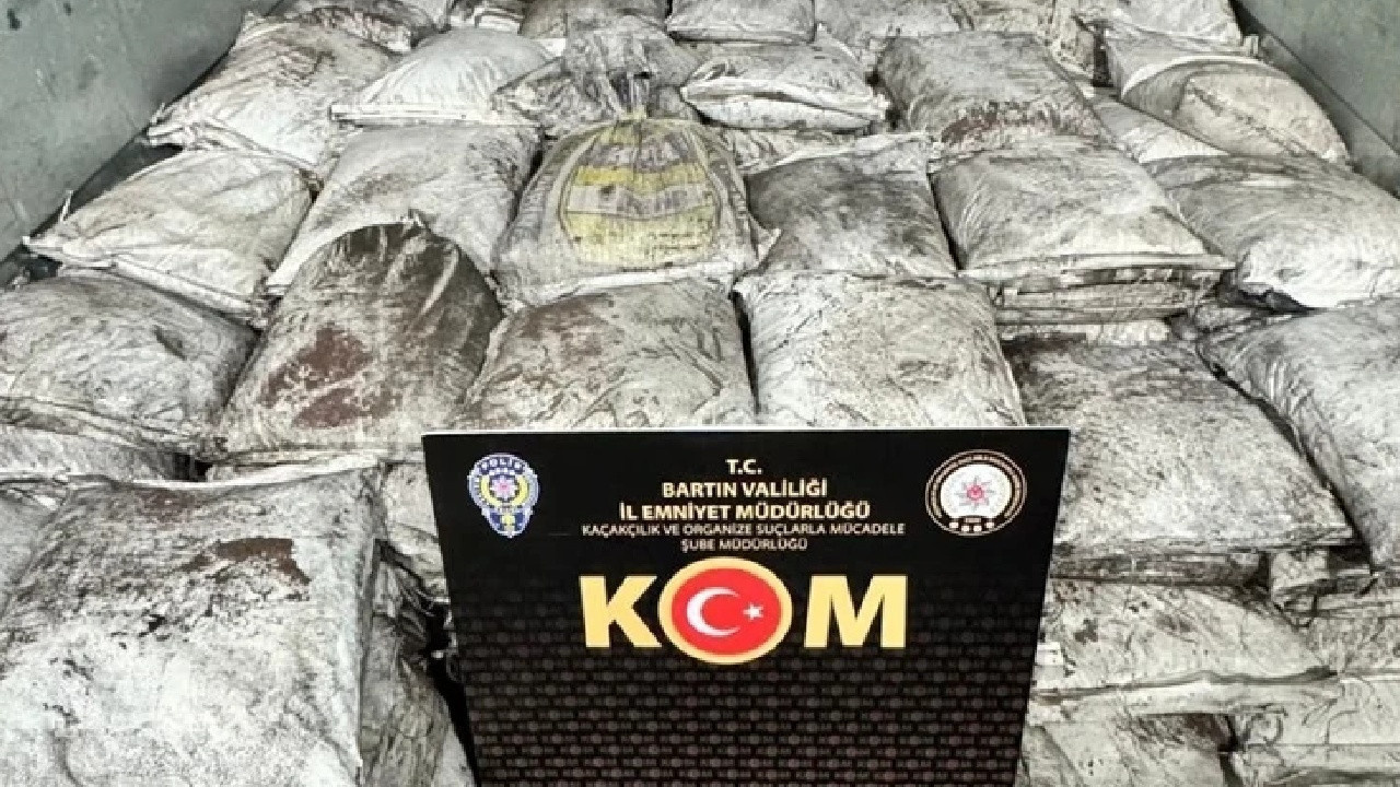 Bartın'da bir evin deposunda 8 ton titanyum maddesi ele geçirildi