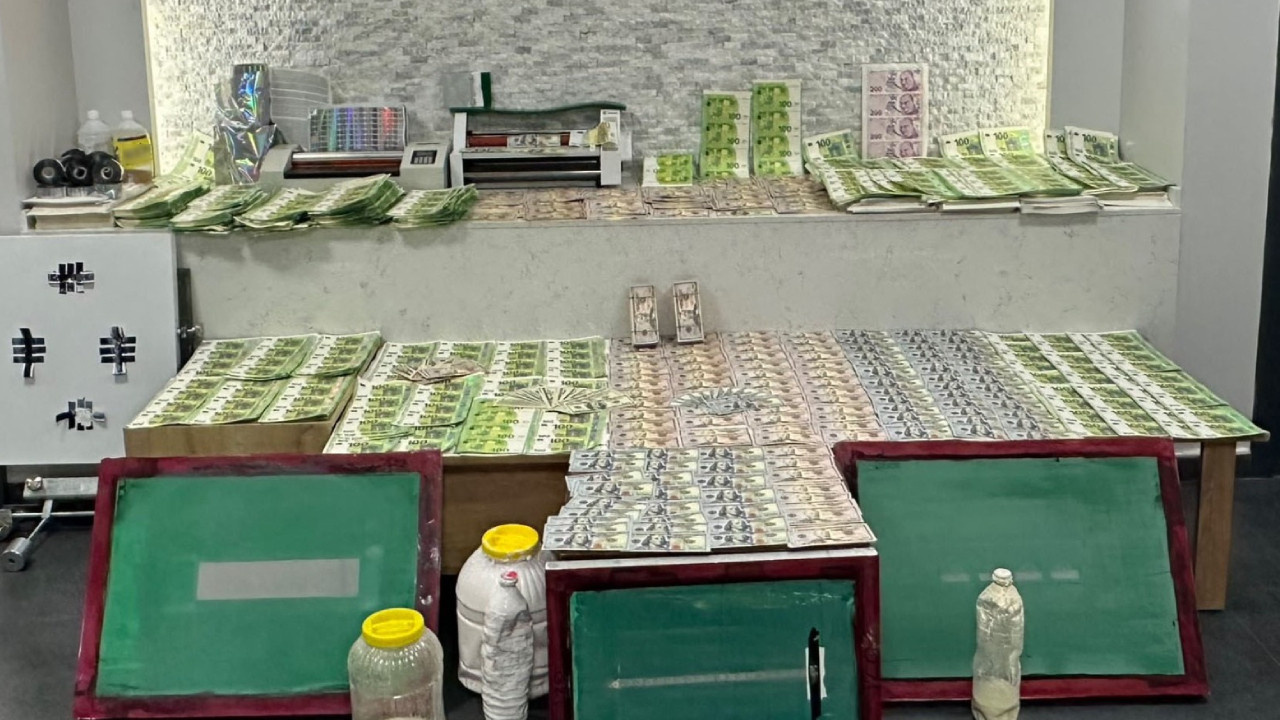 İstanbul'un göbeğinde sahte para operasyonu: Milyonlarca lira ele geçirildi