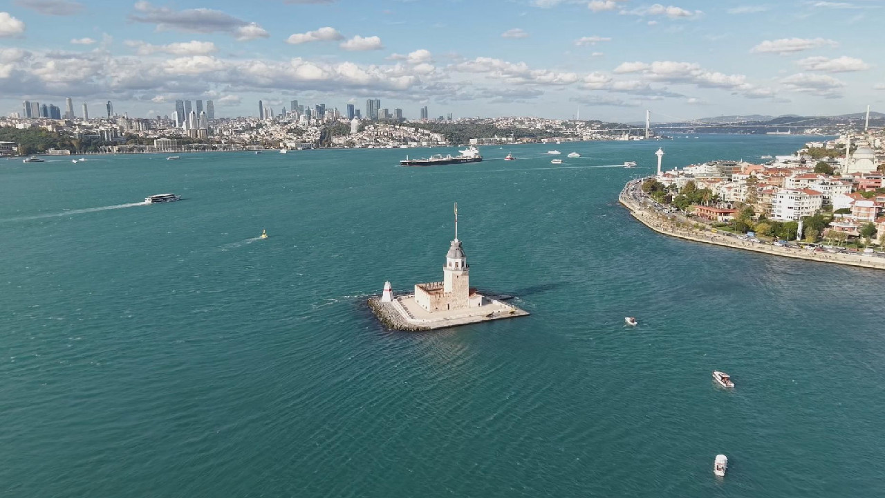 İstanbul Boğazı'nın rengi değişti! Ortaya bu görüntüler çıktı
