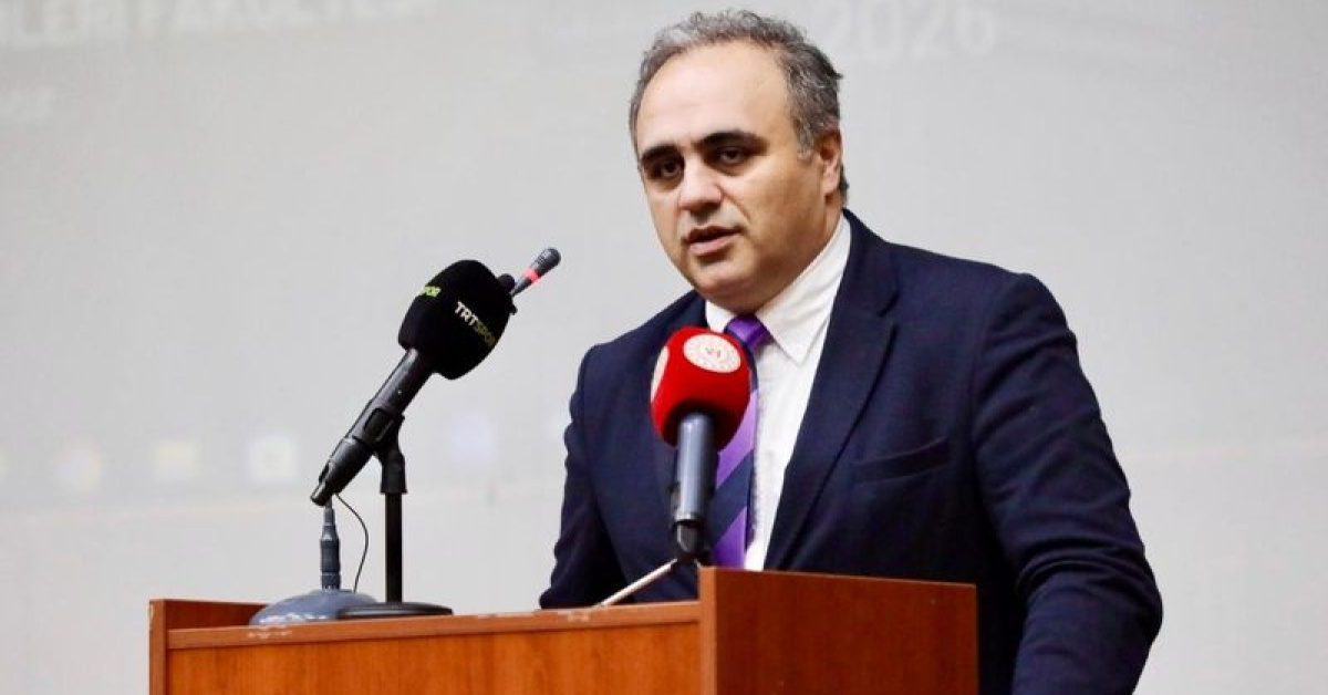 Ural Aküzüm istifa etti!