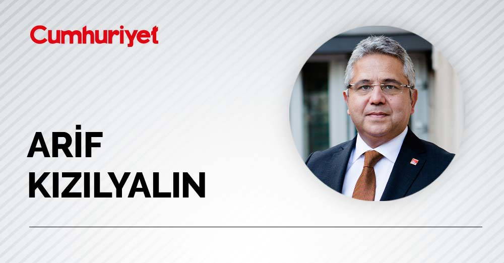 Ayrılma çağrılarını tamamen duymazdan gelerek koltuğuna sımsıkı sarılıyor