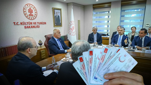 son uygulamayı Bakan Ersoy duyurdu | Kimlik kartlarıyla sıra beklemeden giriş yapılabilecek