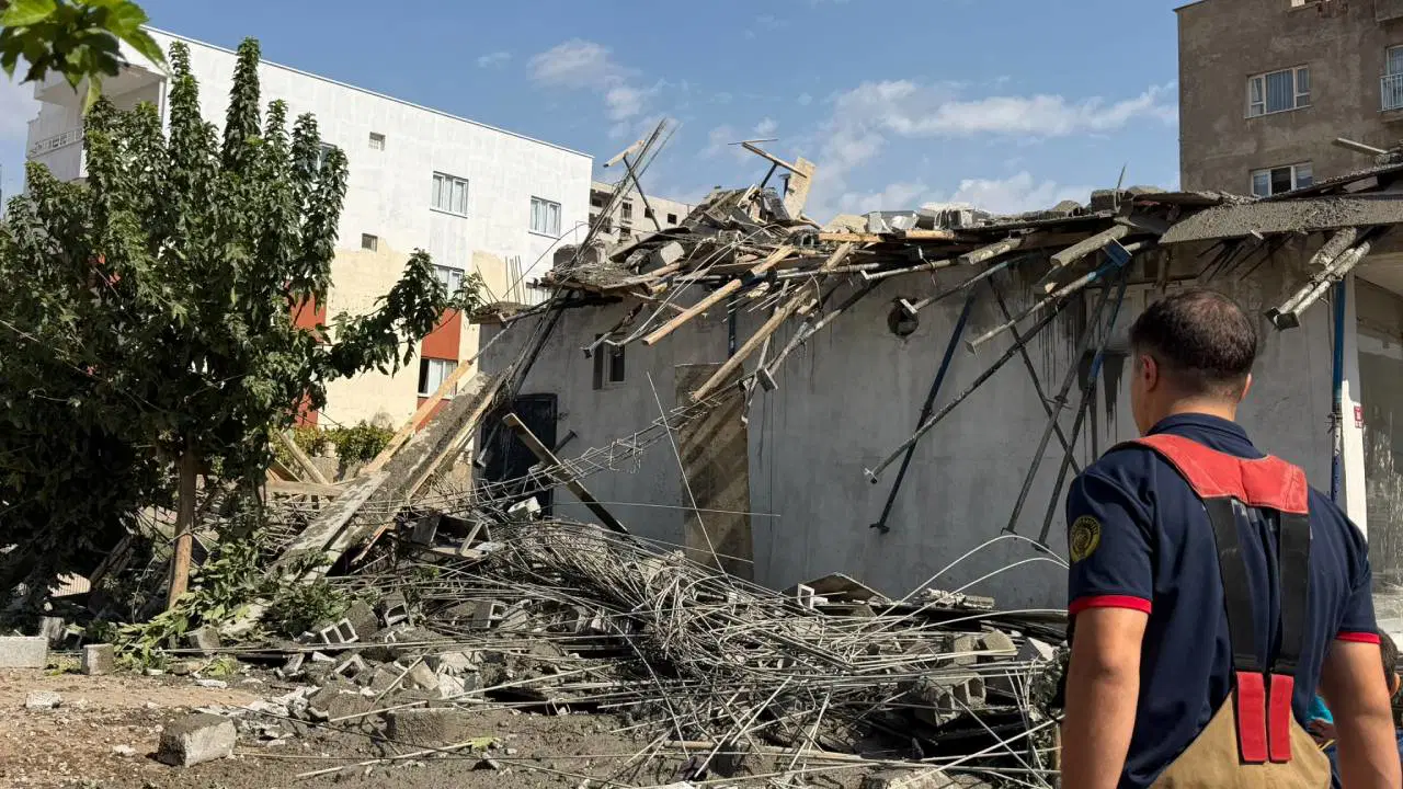 Ev inşaatında beton dökümü sırasında çökme: Yaralılar var