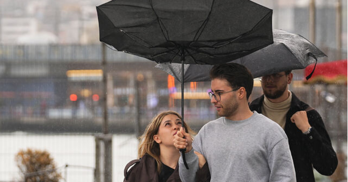 Meteoroloji ve AKOM, İstanbul'da bu geceki yağışa saat belirledi