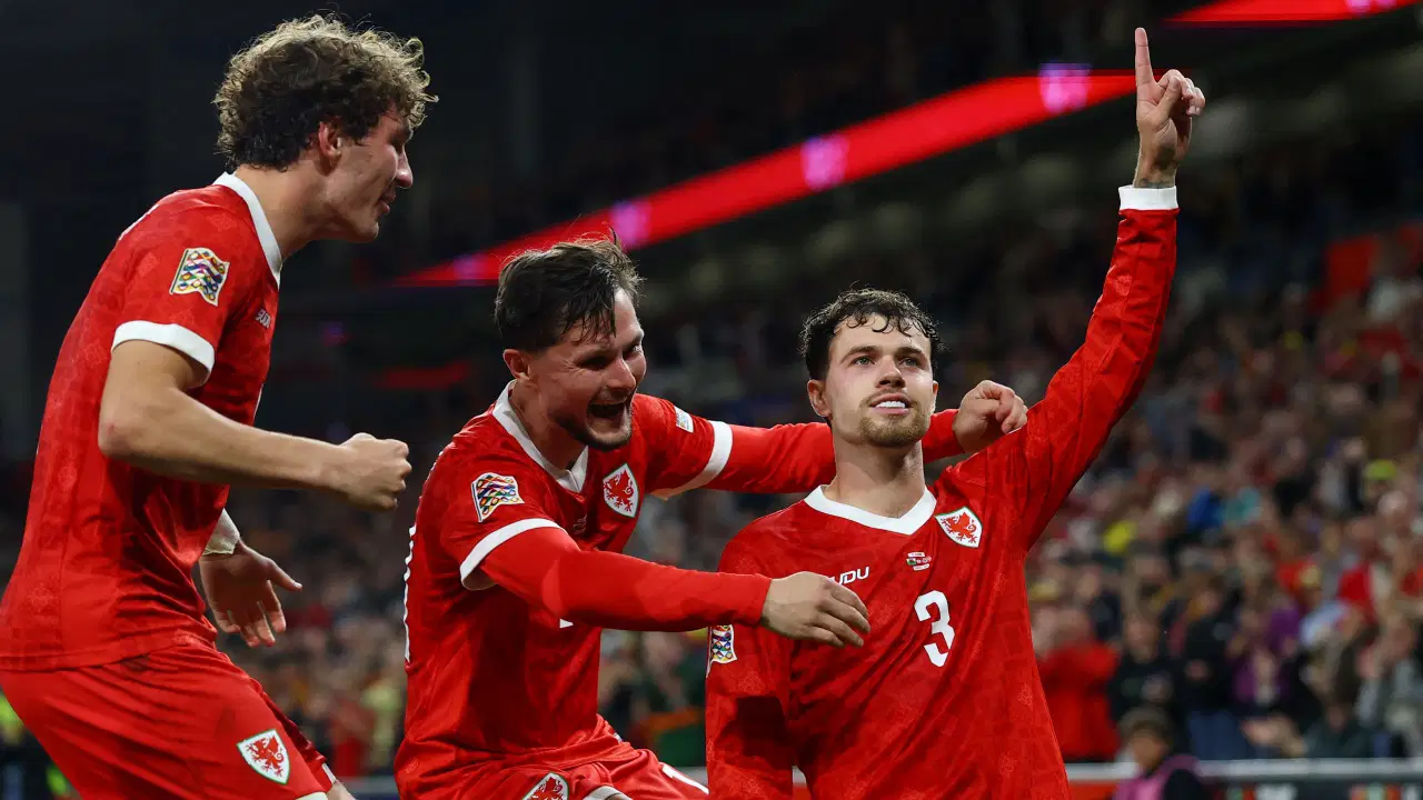 10 kişi kalan Norveç, Galler'e direnemedi!