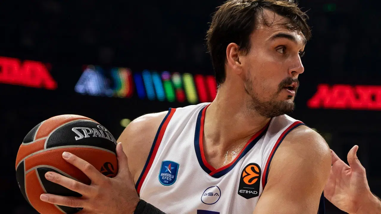 Anadolu Efes, Kızılyıldız deplasmanında kayıp!