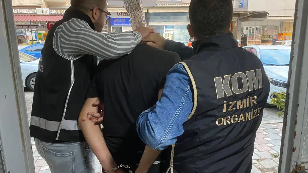 İzmir'de 19 yıl 9 ay hapis cezası bulunan firari yakalandı