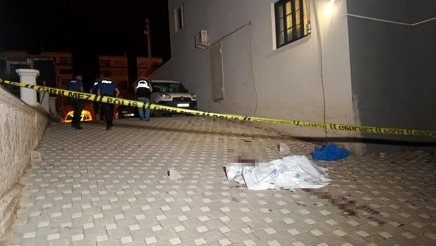 Sevgilisinin eski kocasından kaçmak isterken 3'üncü kattan düşüp, yaşamını yitirdi