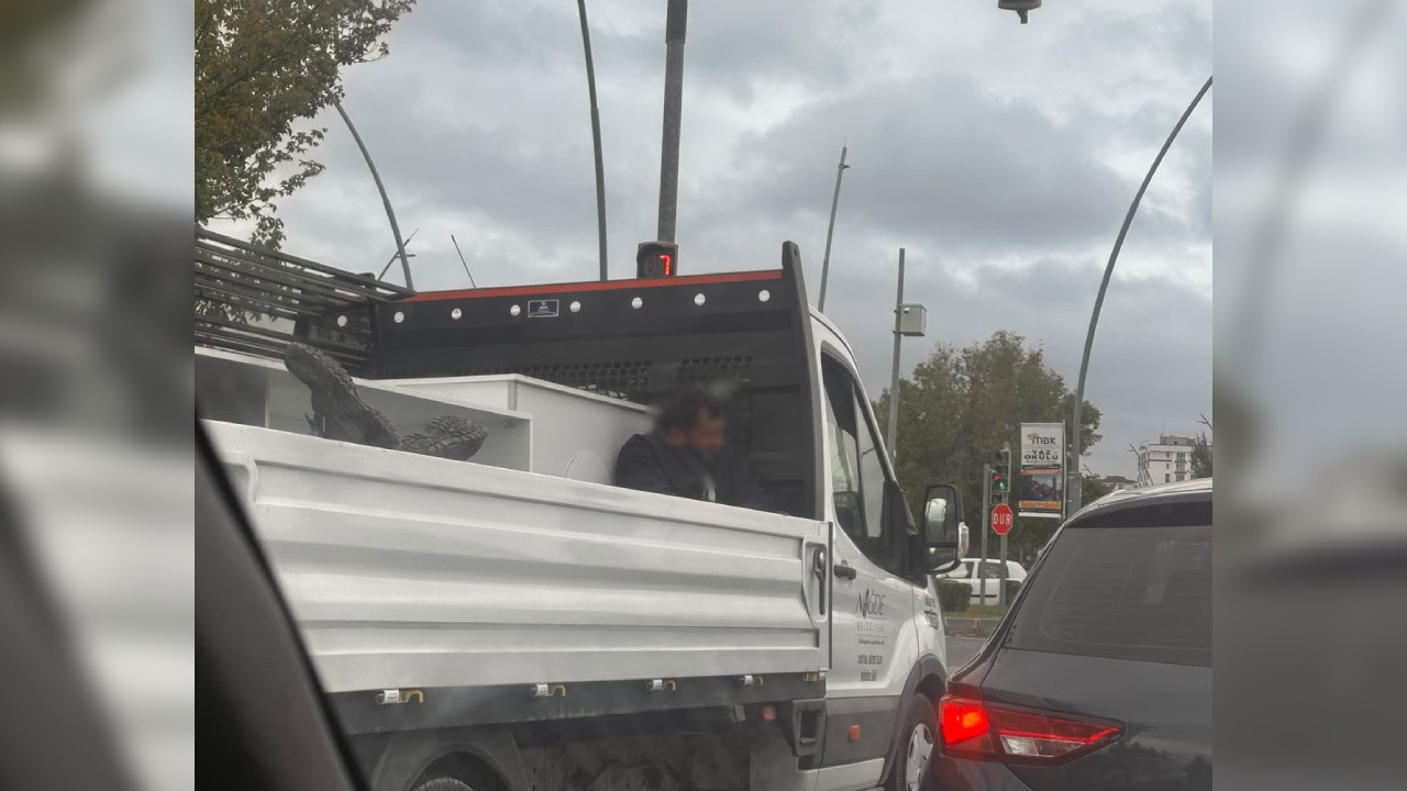 Niğde’de aynı görüntü yeniden ortaya çıktı: İşçiler yine açık kasada taşındı