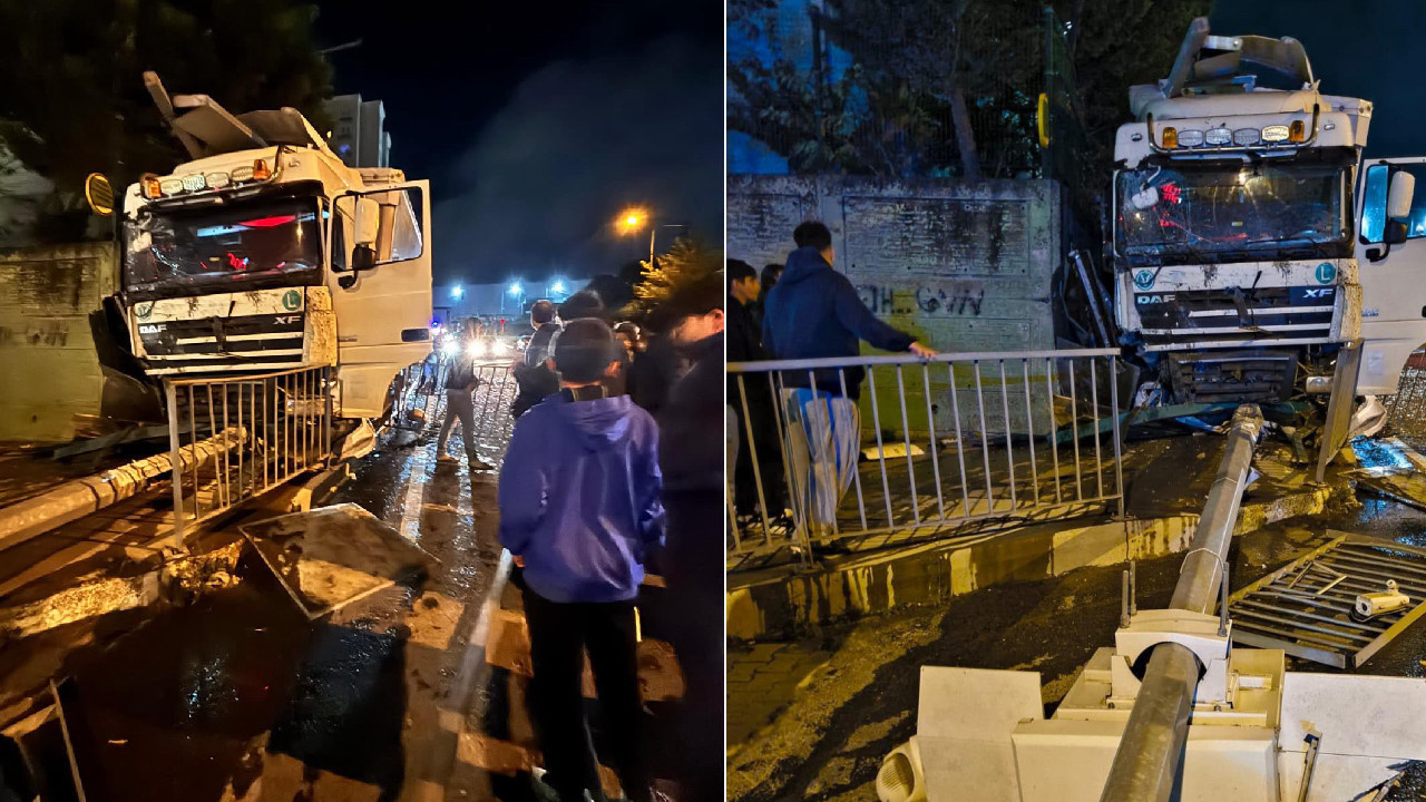 TIR bir anda kontrolden çıktı: Otobüs durağına daldı