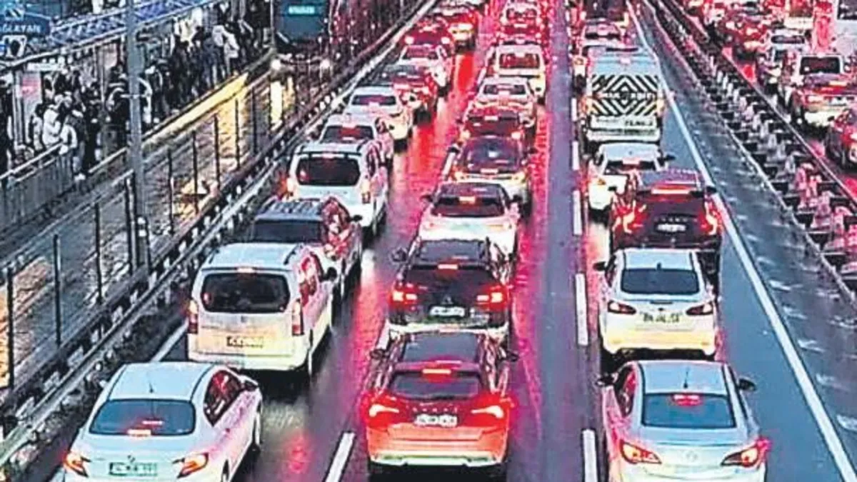 İBB’nin yol çalışması trafiği kilitledi