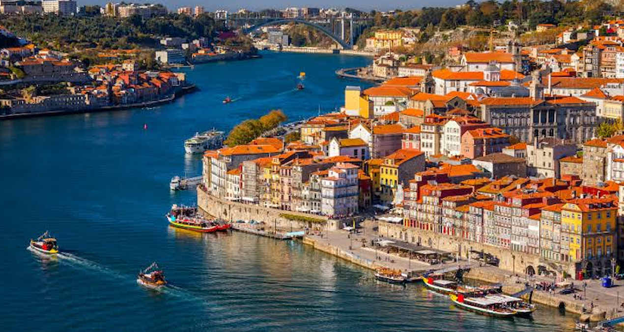 Avrupa ülkesinde hayat durdu: Okullar kapandı, yüzlerce uçuş iptal edildi