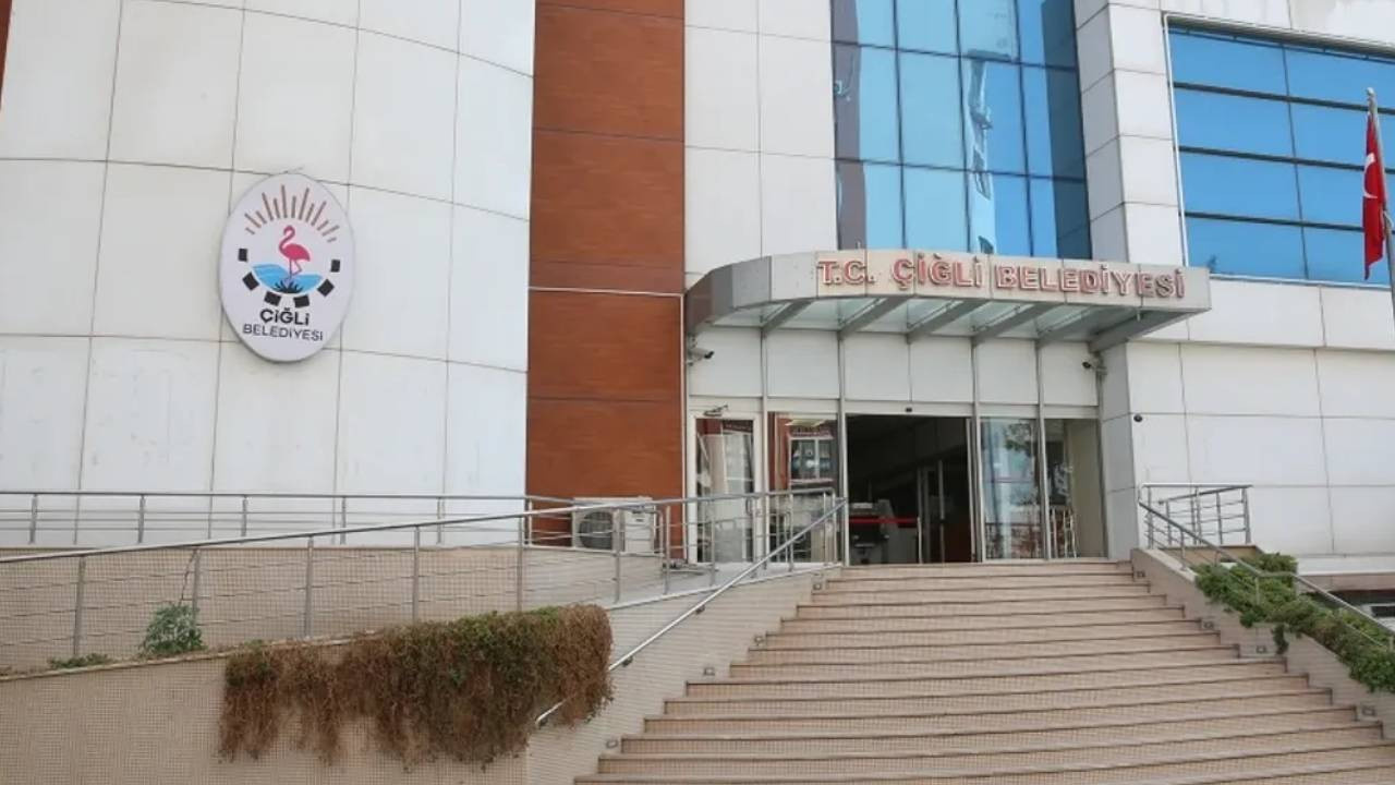 Son dakika | AKP'ye geçen Çiğli Belediyesi'nin ilk meclis toplantısında gerginlik