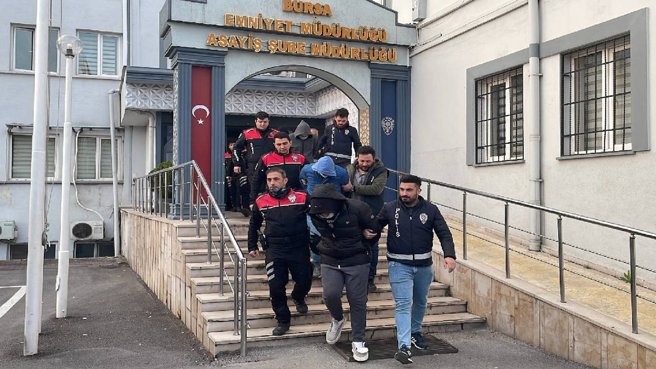 Bursa'da fuhuş operasyonunda polis 12 şüpheliyi yakaladı ve sorguladı