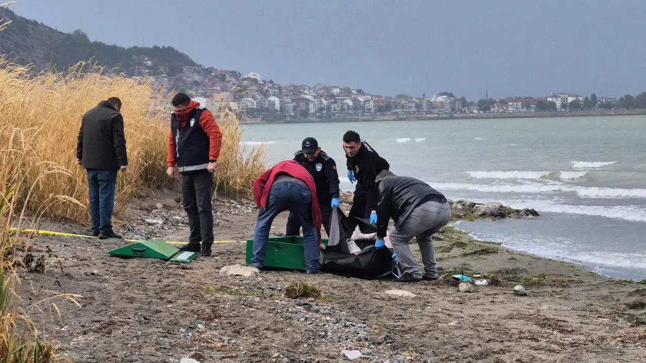 Isparta'da sır olay: Göl kenarında erkek cesedi bulundu