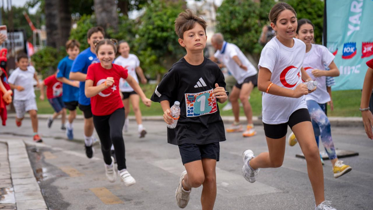 Bodrum Yarı Maratonu'nda 9. Sezonun heyecanı coşkuyla başladı, katılımcılar adım attı