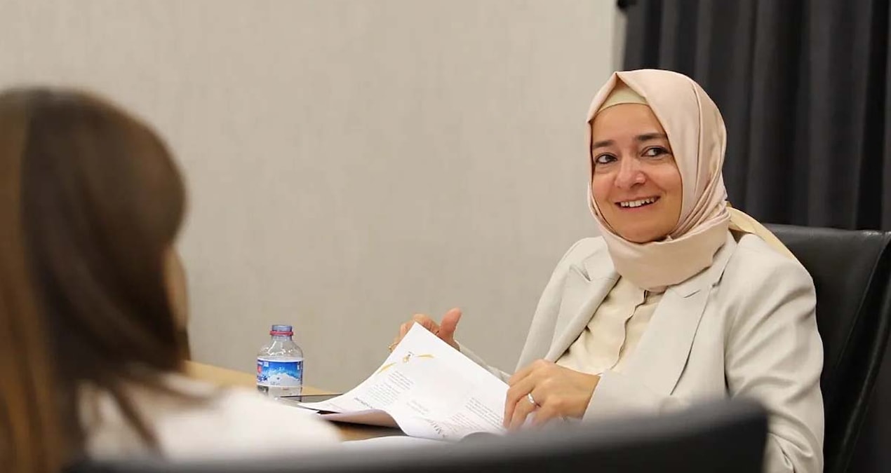 Burslu öğrenci Fatma Betül Sayan Kaya, tapu sahipliğini elde etti!