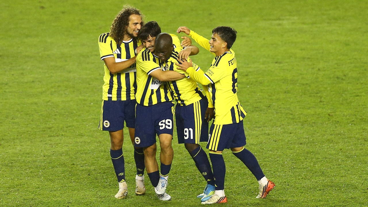 Fenerbahçe, Turan Tovuz karşısında 2 golle kazandı