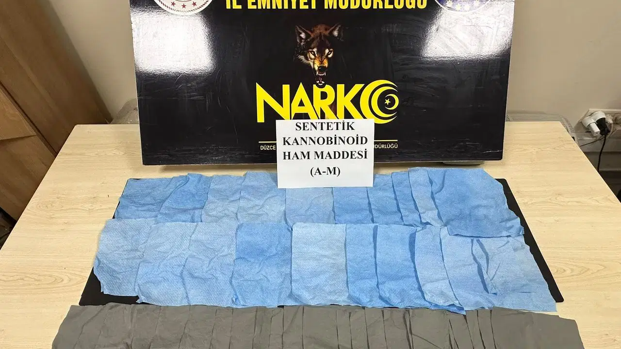 Peçeteye emdirip yolcu otobüsüyle taşıdılar: 22 milyonluk uyuşturucu ele geçirildi