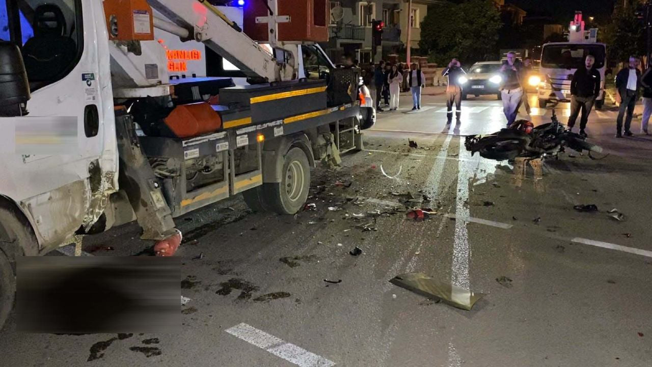 21 yaşındaki motosikletli vinç ile çarpıştı: Yaşamını yitirdi, arkadaşı hayata tutunmaya çalışıyor