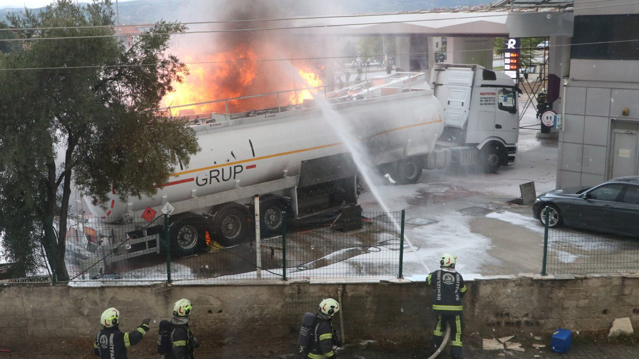 Bir kıvılcım, dev tankeri küle çevirdi: Çalışan alevlerin içinde kaldı!