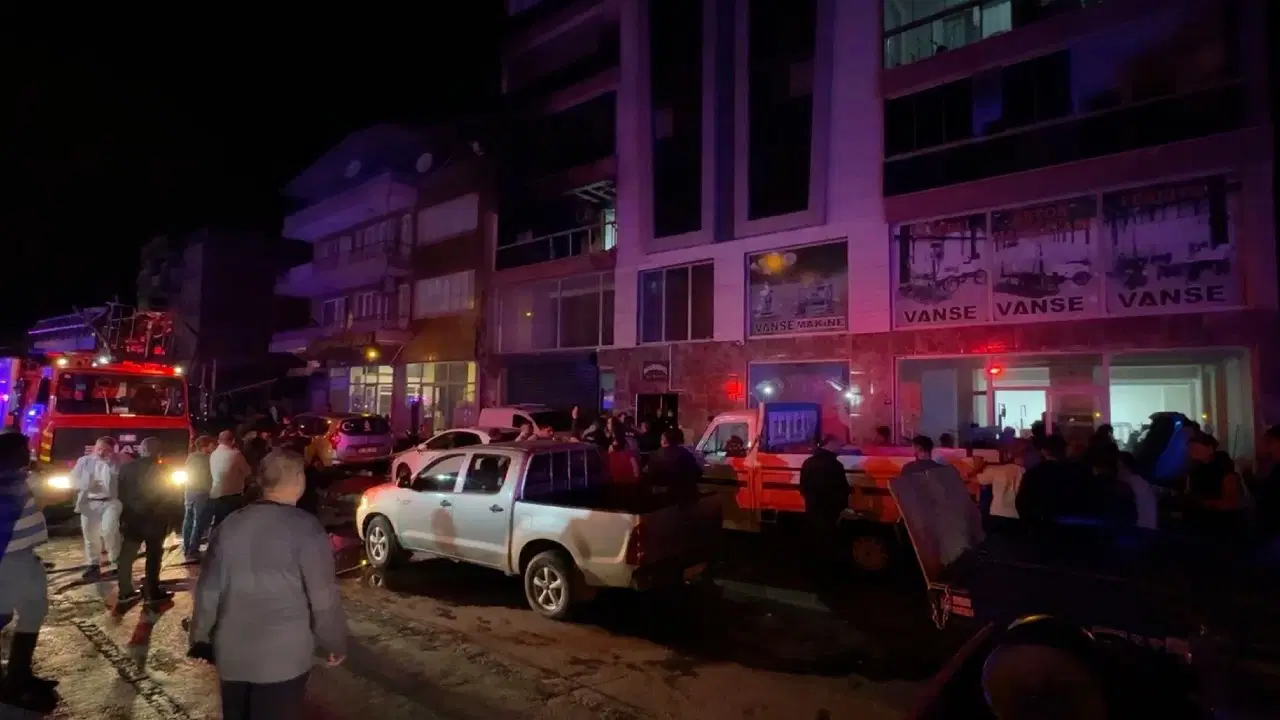 Aydın’da 9 katlı binada yangın: 5 kişi dumandan etkilendi
