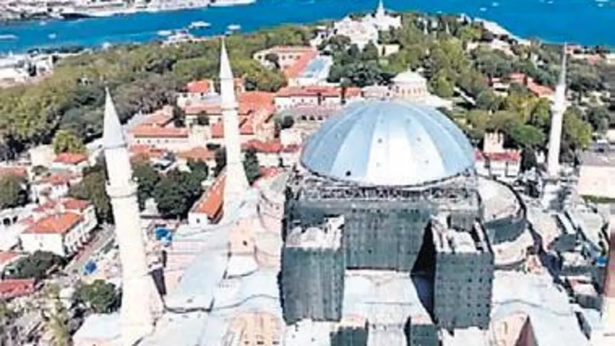 Ayasofya kubbesi gri brandalarla kapatılıyor, restorasyon süreci devam ediyor
