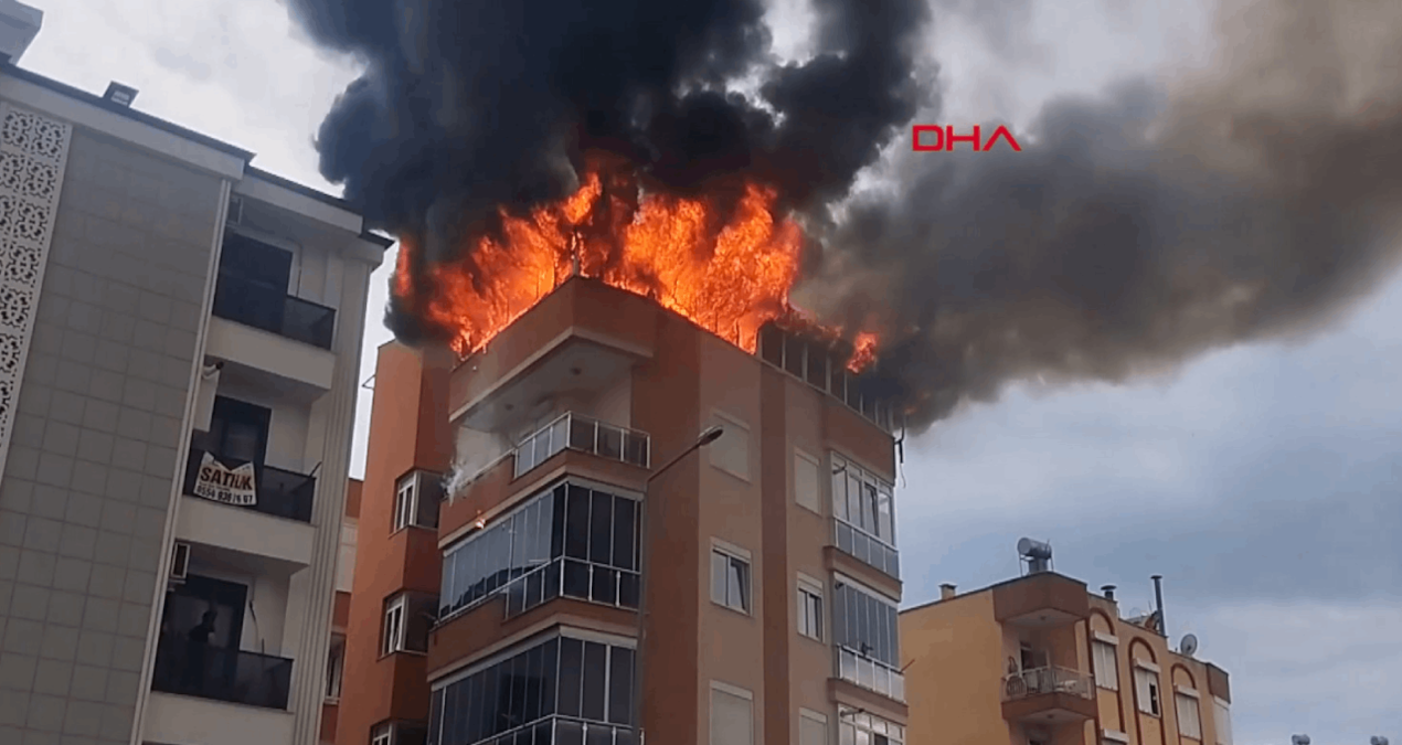 Antalya'da 5 katlı binanın terasında korkunç yangın!