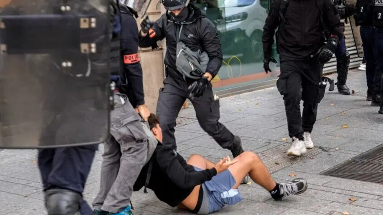 Öğrencilerin eylemi sürüyor... Fransa'da yaklaşık 500 okulda yarın eğitime ara verilecek