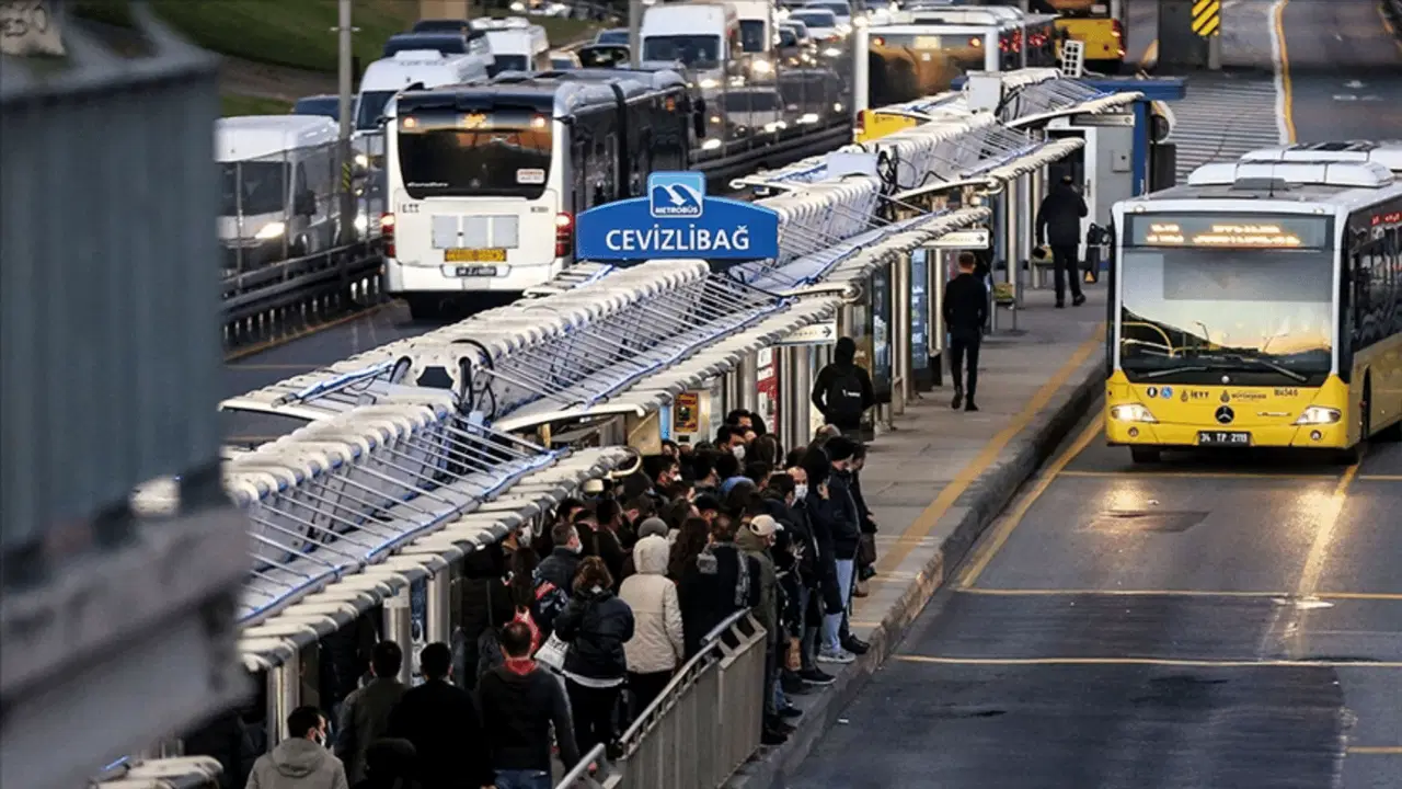 Megakentte otobüs, metro ve vapurlar 6 Ekim günü bed