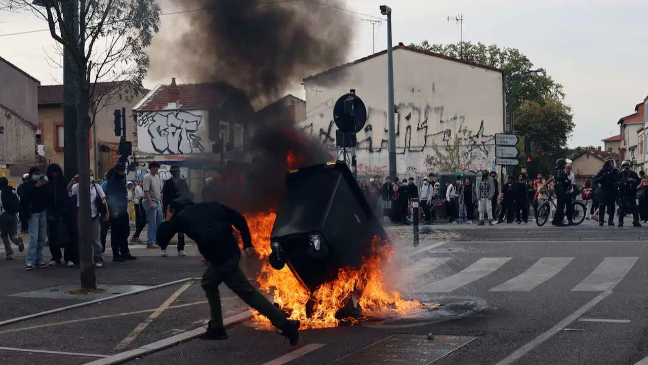 Fransa’da eğitim protestoları büyüyor: Binlerce gözaltı, yüzlerce okulda eğitime ara