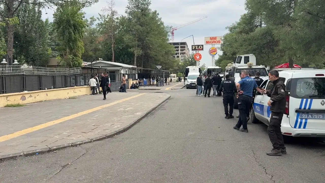 Diyarbakır Adliyesi'nde taraflar kavga etti: 2 yaralı