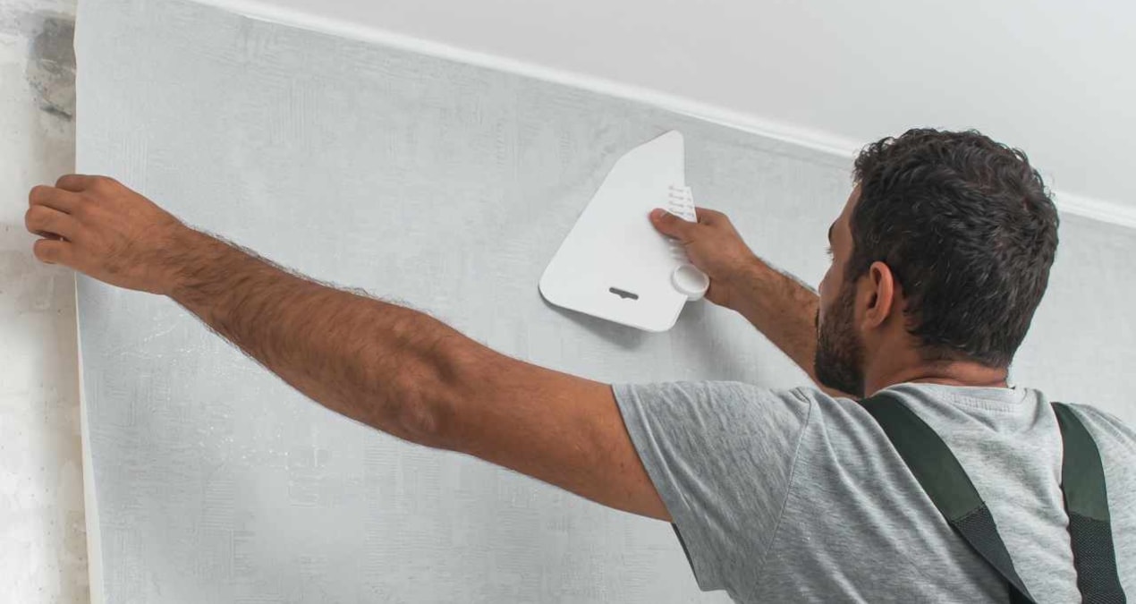 Evine duvar kağıdı yapıştırdılar şimdi bedava kullanıyorlar